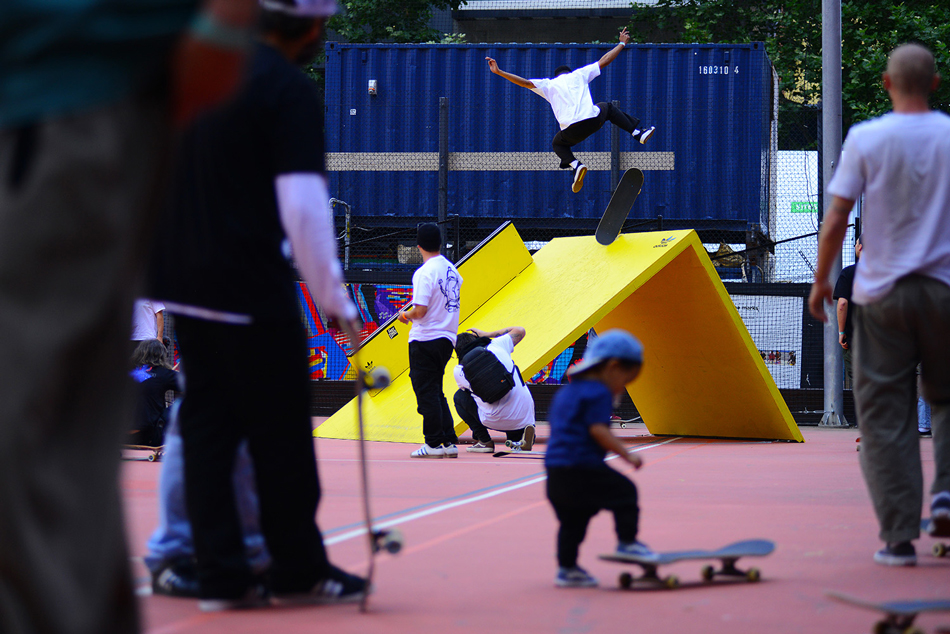 Phil Marshall Blunt Kickflip to Fakie