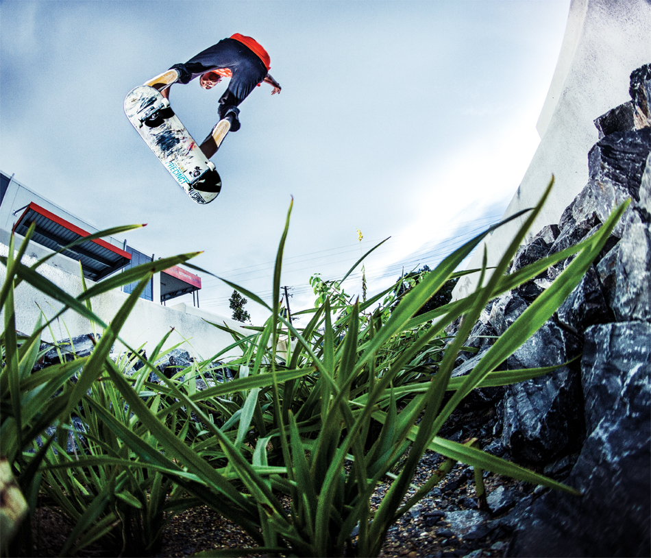 JulianLee SwFrontsideFlip 950