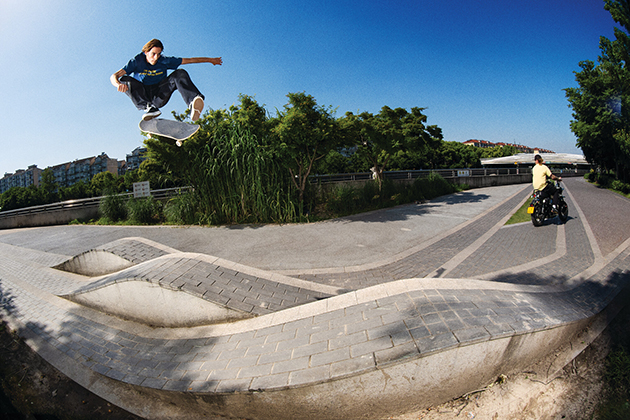 SP25 Skate Curren InEnviroment Action Kickflip BlackWhite A9308633